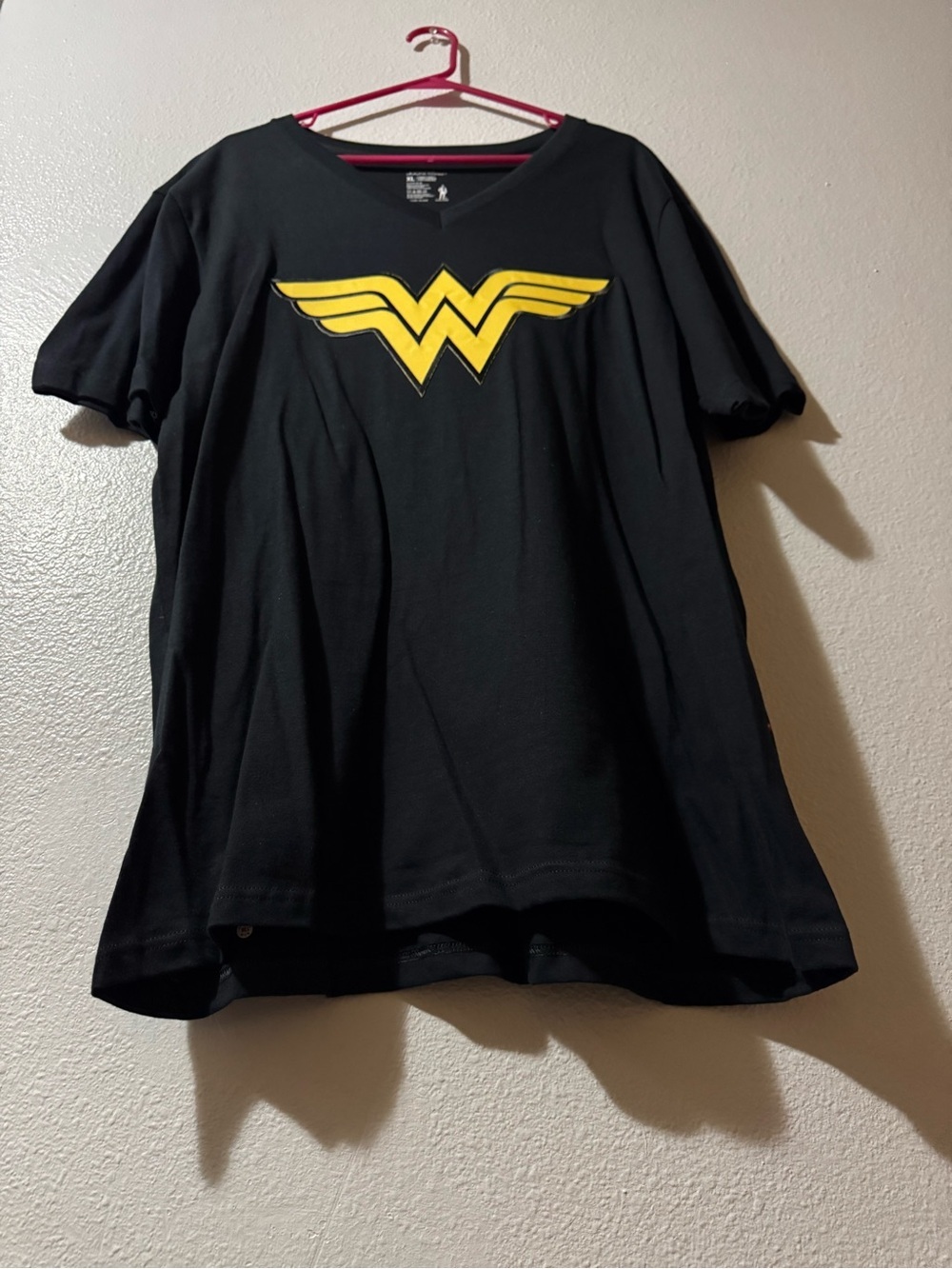 Wonder Woman Jockey V-Neck Size XL - Picture 5 of 8
